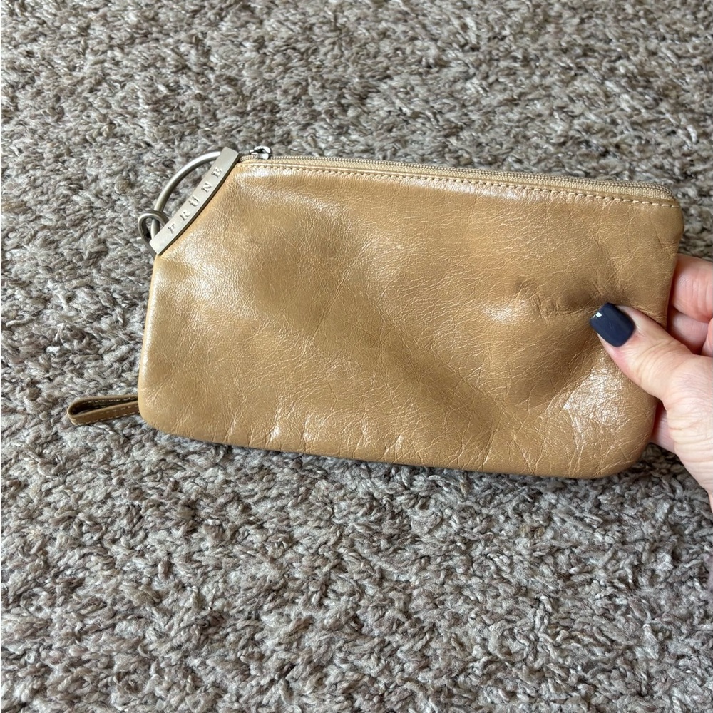 Prüne Tan Leather Wristlet